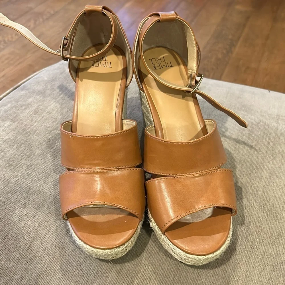 EUC TRU AND TIME LADIES WEDGE/PLATFORM OPENTOE HIGH HEEL SANDAL Tan Size 8